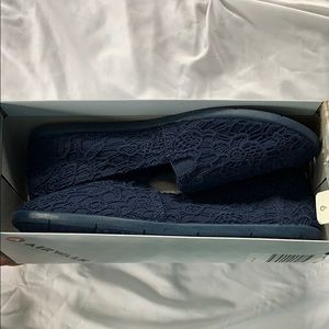 Airwalk “Crochet Dream” navy flats